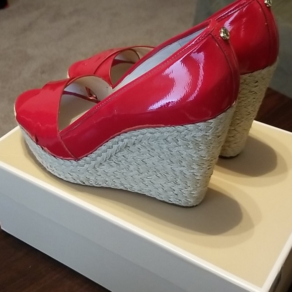 Michael Kors Red Cassandra Heels Size 9.5M - Picture 6 of 7